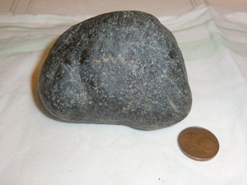 Meteorit, nicht magnetisch, 160g, schmelzkrustenreste